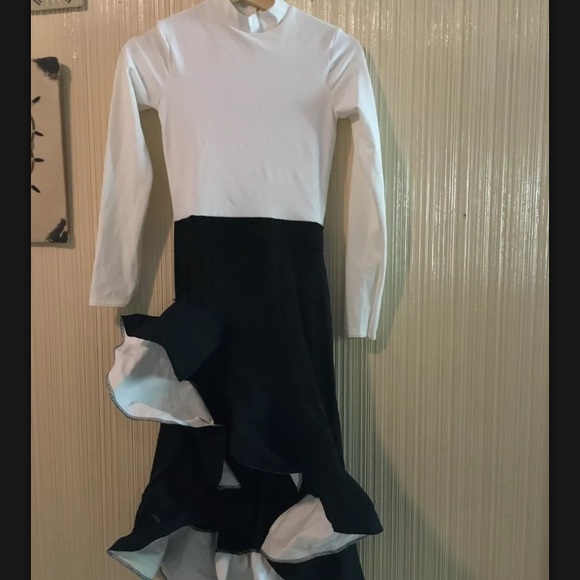 Black and white dress with ruffles - Picture 2 of 7